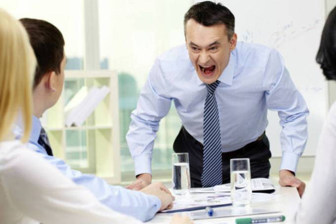 CONFLITOS NO TRABALHO